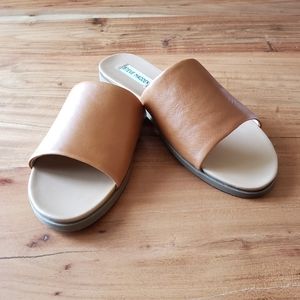 🆕️ Steve Madden Tan Karolyn Sandals in size 8